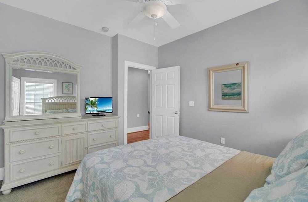 6 10th Avenue by Avantstay Steps to the Beach Pool 2691 Sqft