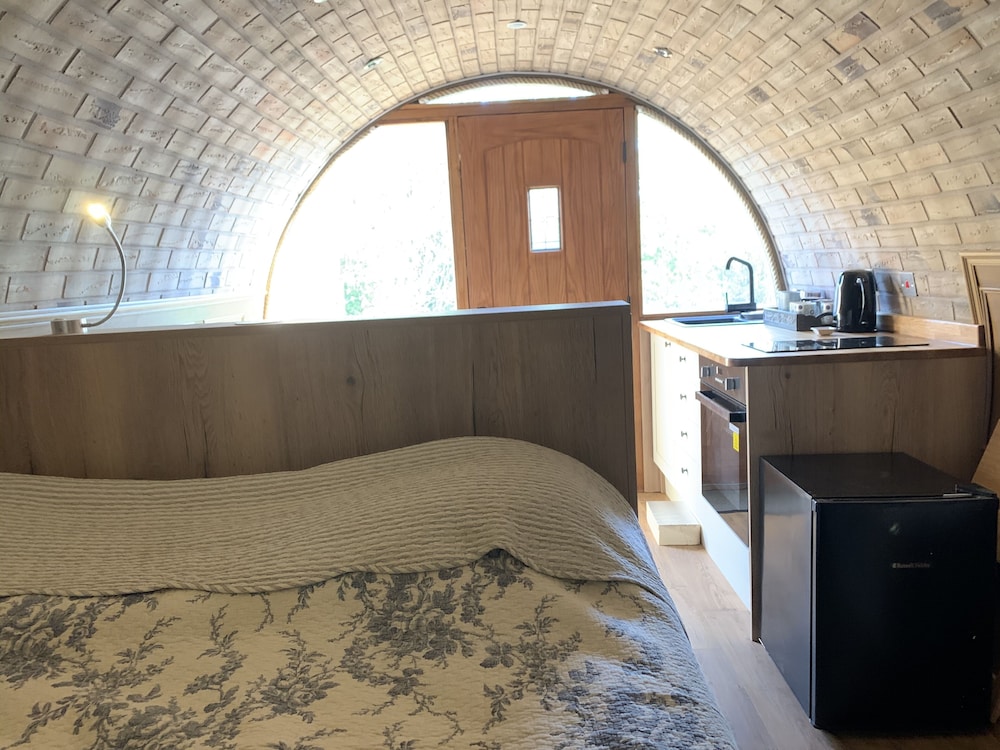 Cosy Escape Heated Luxury pod and hot tub view 4
