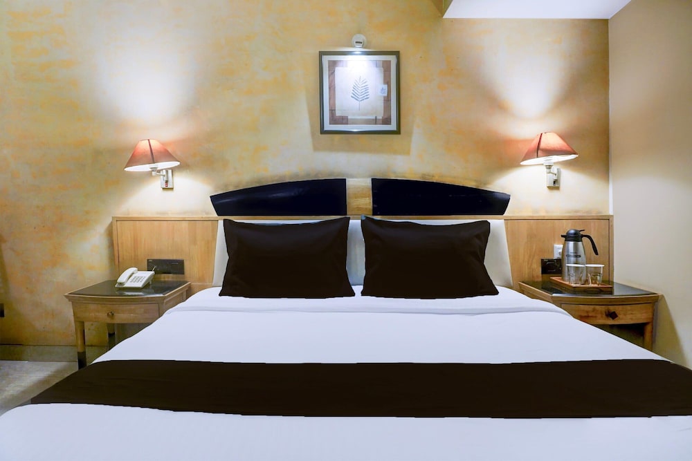 Premium Room Near Pataleshwar Temple, Pune