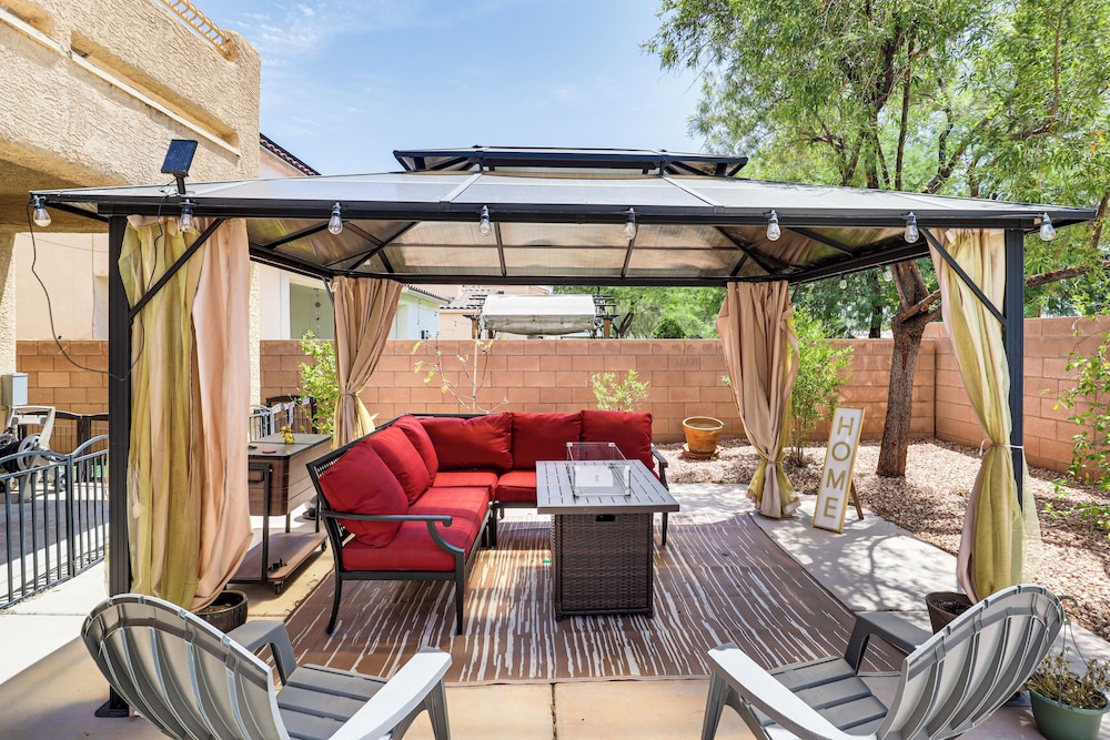 North Las Vegas Home w/ Hot Tub - 14 Mi to Strip!