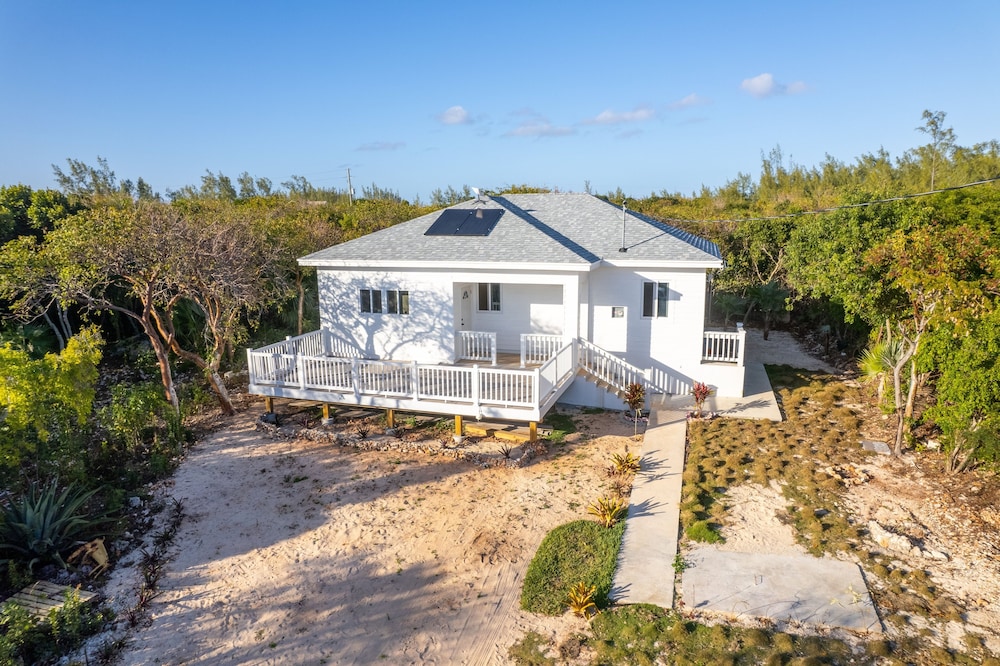 Seas The Day - Brand New Villa W/ocean View, Walk To Rainbow Bea 3 Bedroom Home
