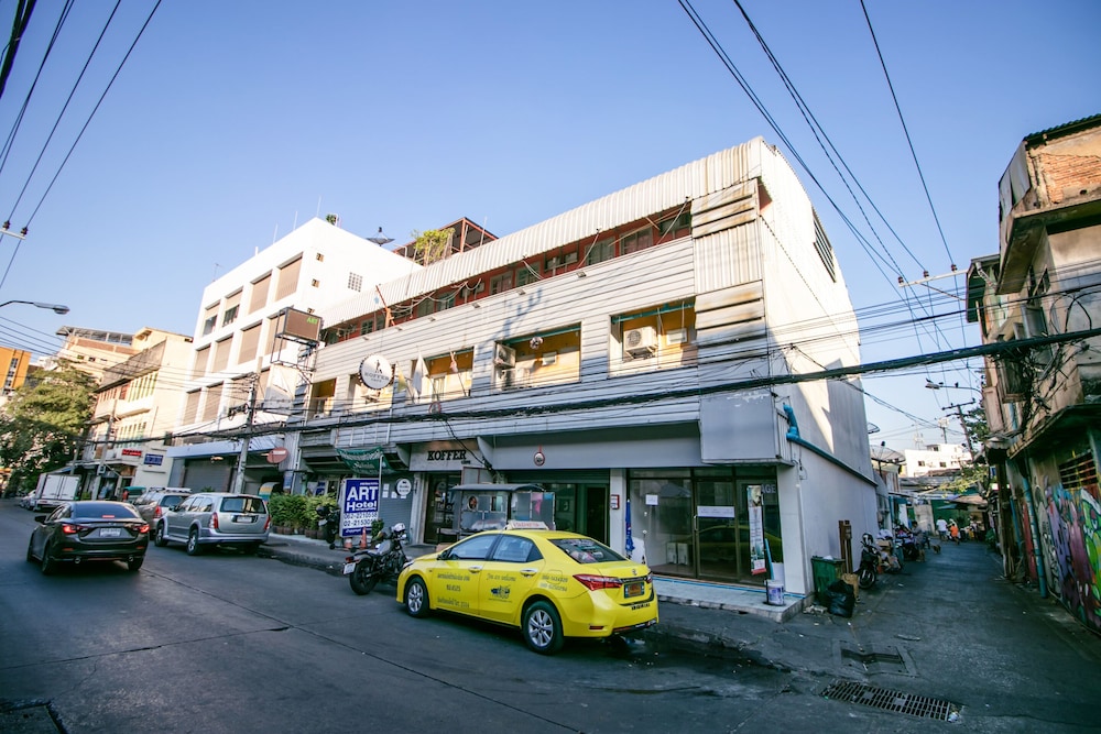 OYO 568 Art Hotel Hua Lamphong - Hostel - Image 1