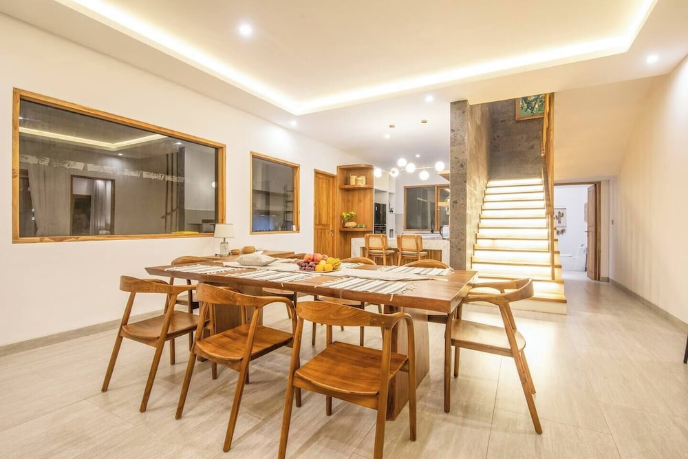 Luxurious 6 BR With Sea View, 5 Mins to Savaya