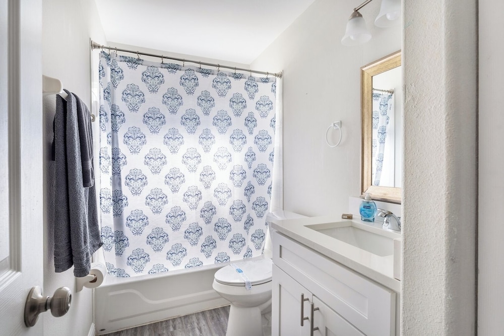Heated Pool & Bathtub 4BR Near Disney