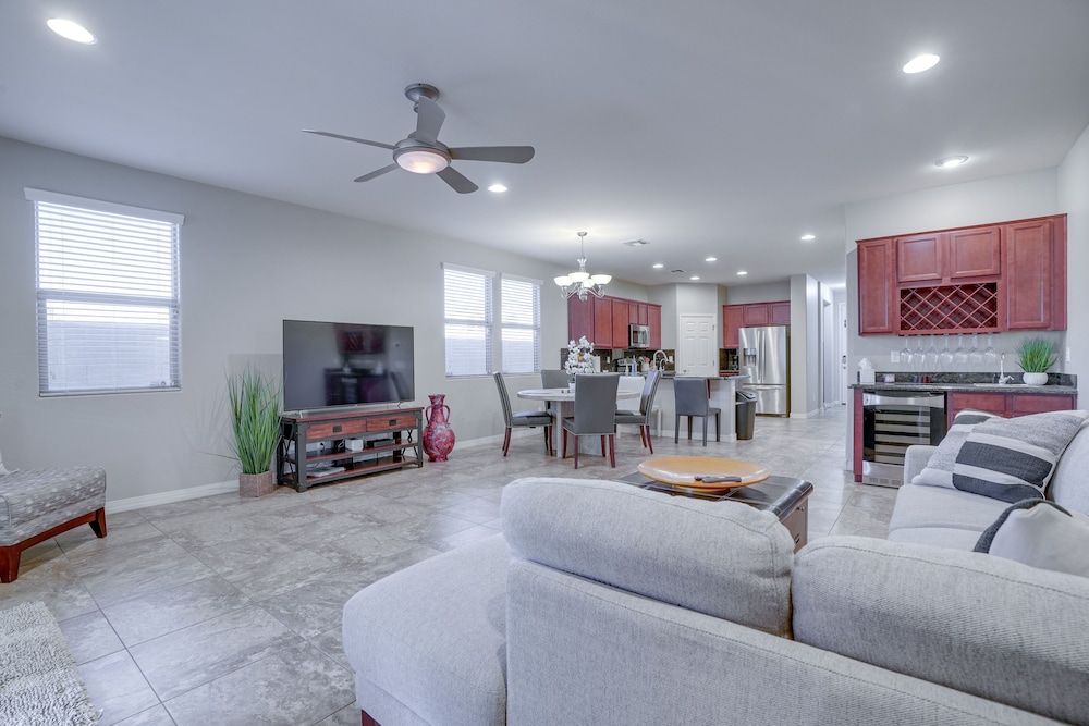 Glendale Home Near Westgate Entertainment District