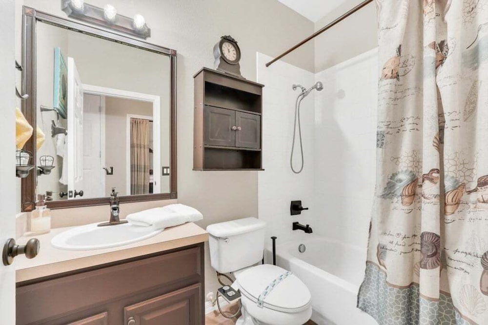 Large 4 bedroom Pool Home With Relaxing Vibes 4 Villa
