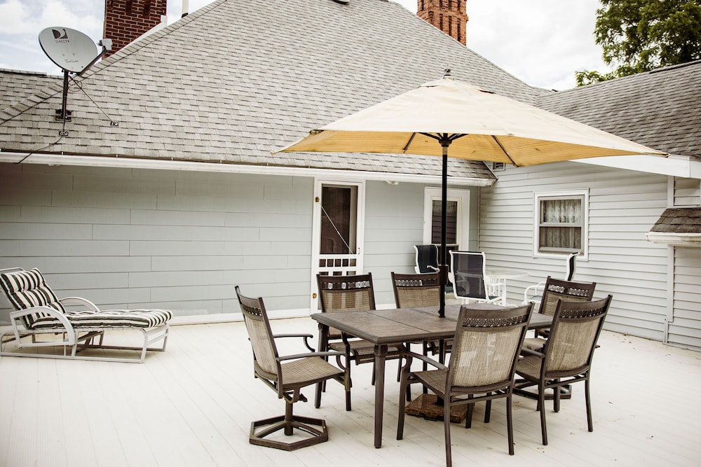Hudson Manor Bed and Breakfast