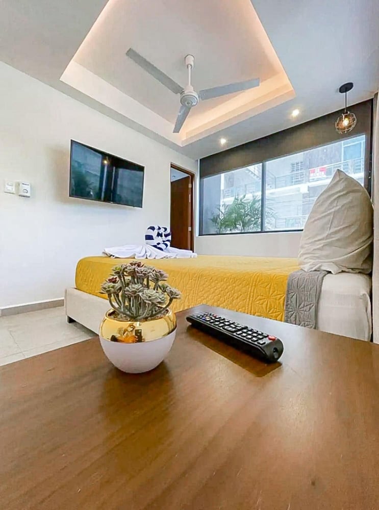 El N Mada Rooftop Pool Peaceful but Close to It ALL Walk to Beaches 5 Avenida view 3