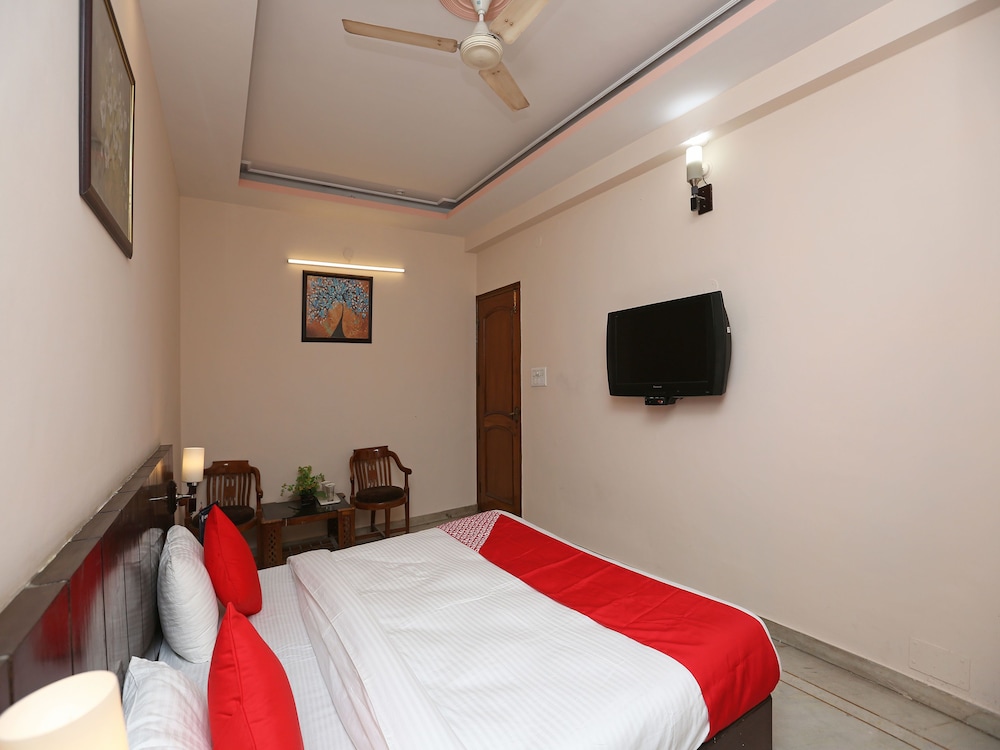 OYO 14390 Hotel Samrat