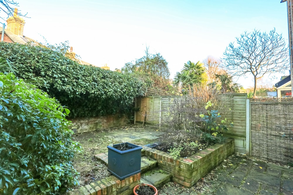 The Glasshouse Escape - 5BDR Victorian Jewel with Modern Twists in Jericho