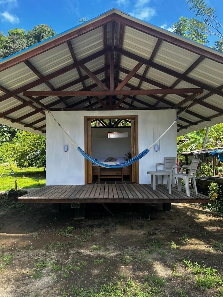 Pacific Waves Hostel & Surf