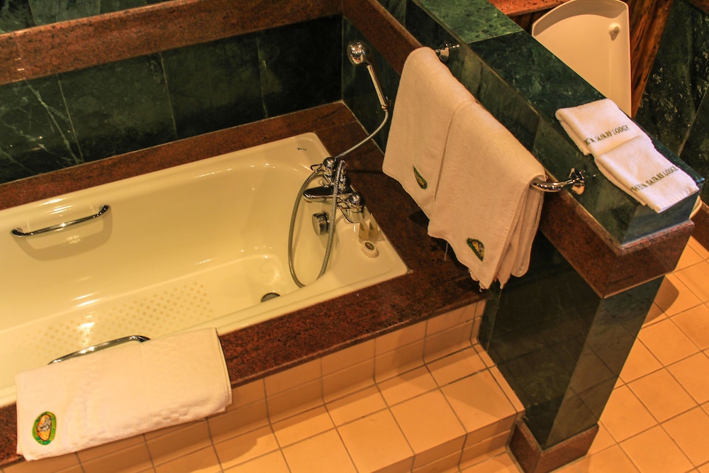 Mweya Safari Lodge