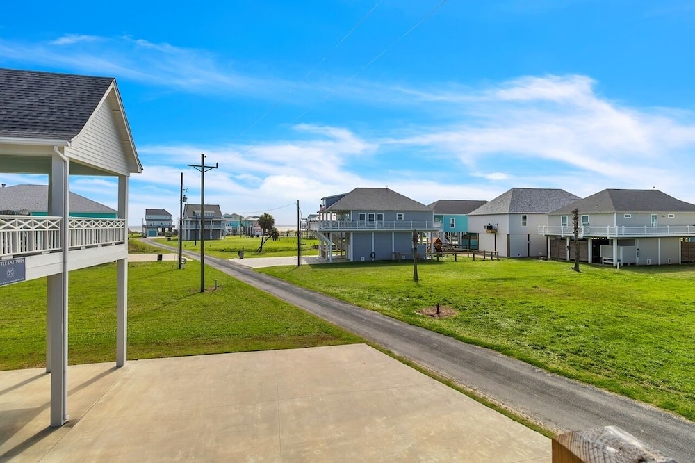 Just Beachy 3 Bedroom Home by RedAwning view 4