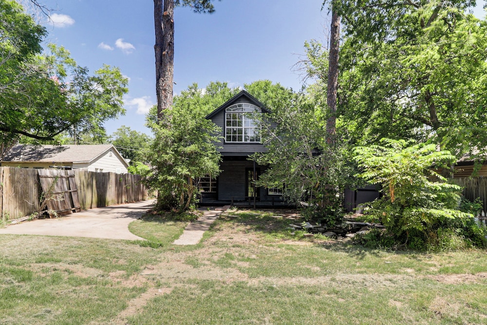 Walk to Dtwn Weatherford: Home w/ Yard!