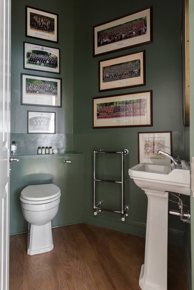 Granard Road by Onefinestay