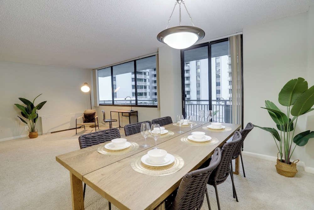 Modern Apt Near Airport & Metro