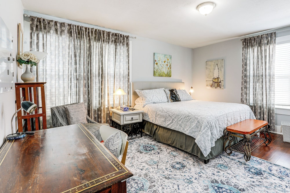 2 Mi to Lsu: Mid City Home w/ Yard & Patio!