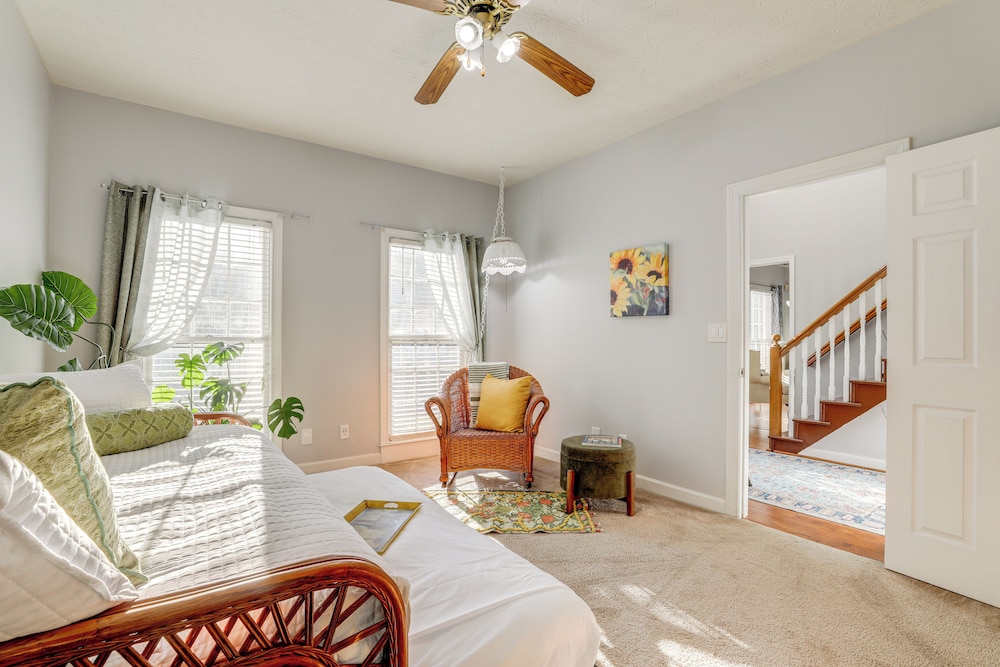 ~ 30 Mi to Atlanta - The Wellness Manor w/ Deck!
