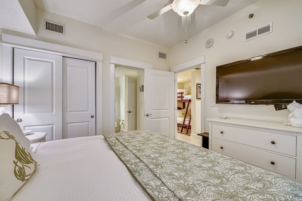 Grand Panama Beach Resort by Book That Condo