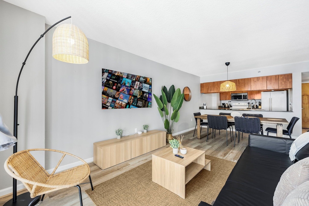 Chic Condo in Brickell Pool & Gym