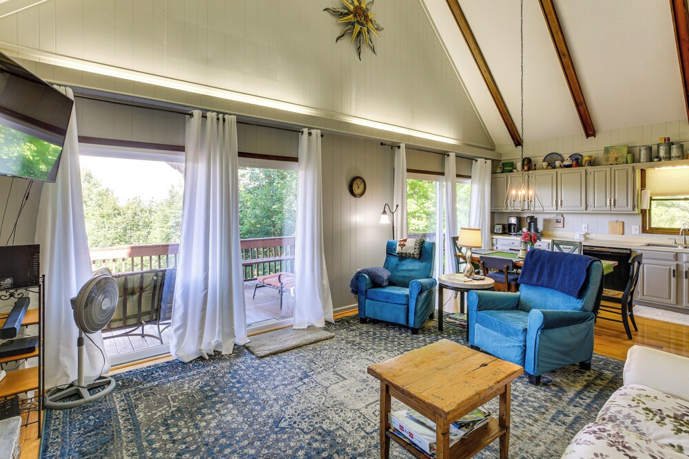Deck, Fire Pit, Games: Family Escape Near Boone