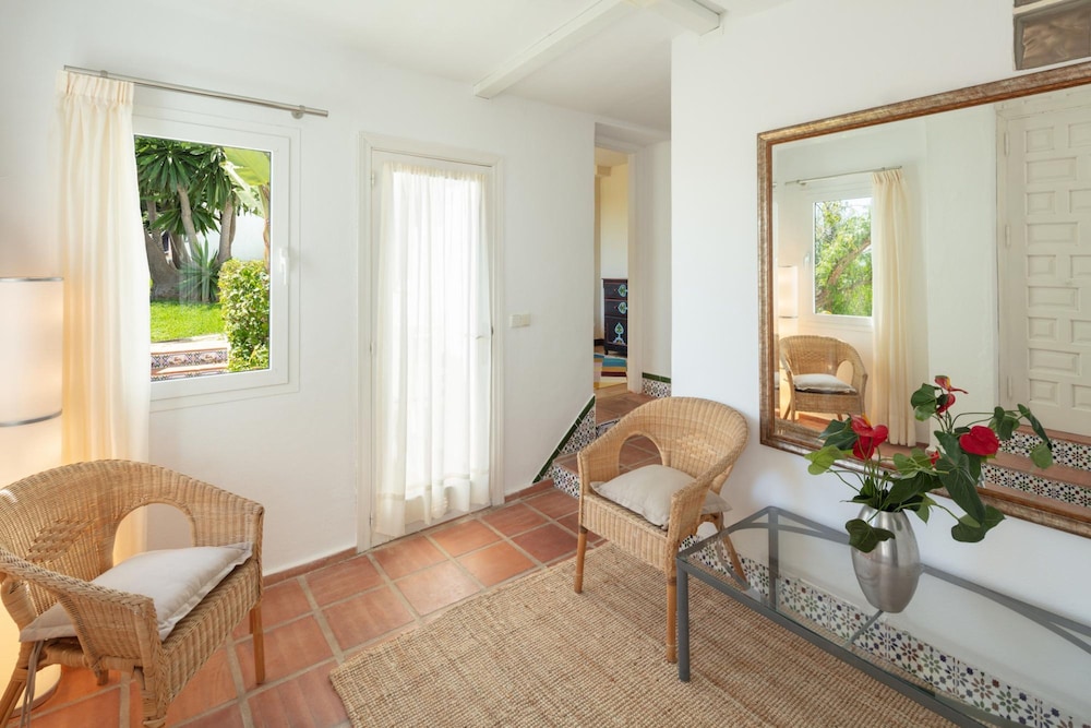 Large Luxury Family Villa 500m From Beach