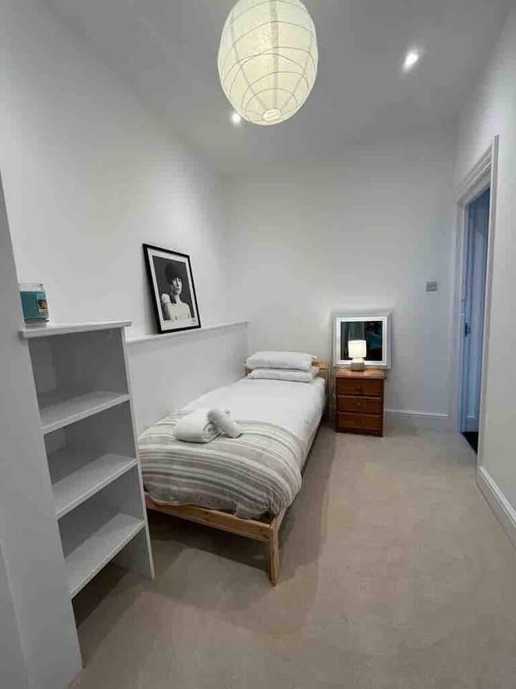 Stunning 4-bed Apartment in Cambridge view 5