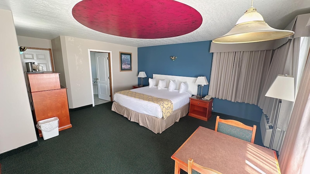 Hinton Vacations - Baymont by Wyndham Hinton - Property Image 7
