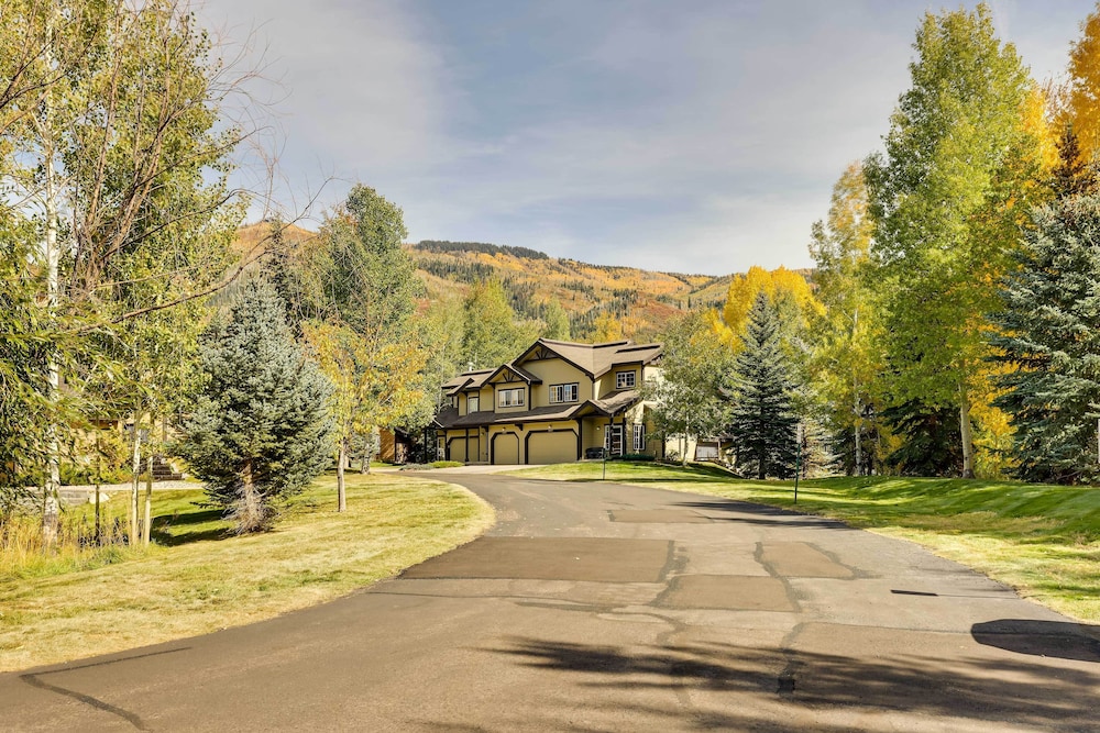 Cozy Steamboat Condo w/ Balcony & Mtn Views!