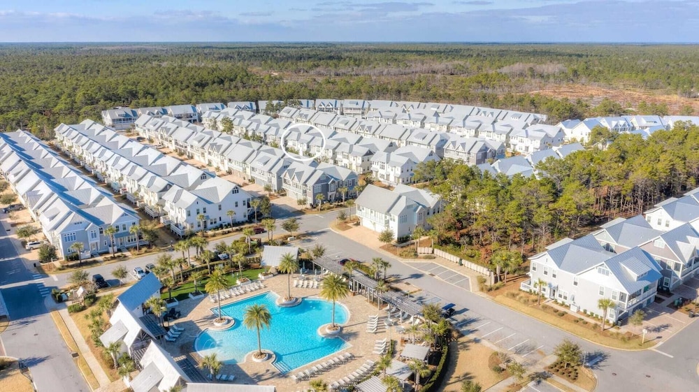 30A Sandpiper by Avantstay In Prominence, 2 Pools + Gym Access, 2 Bikes Incl