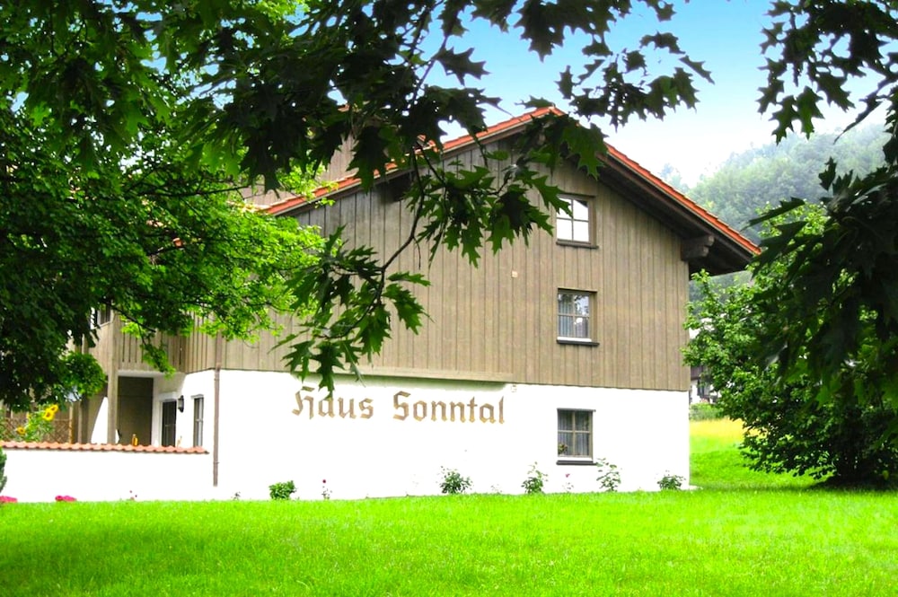 Apartment Near Kurpark Lake