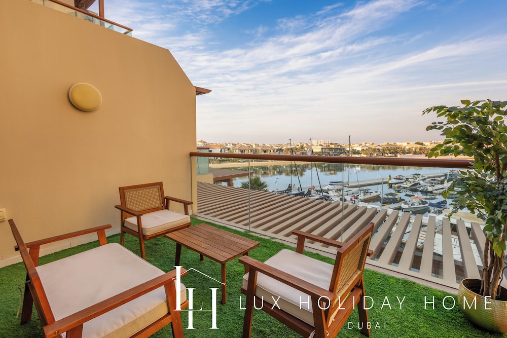LUX The Palm View Studio