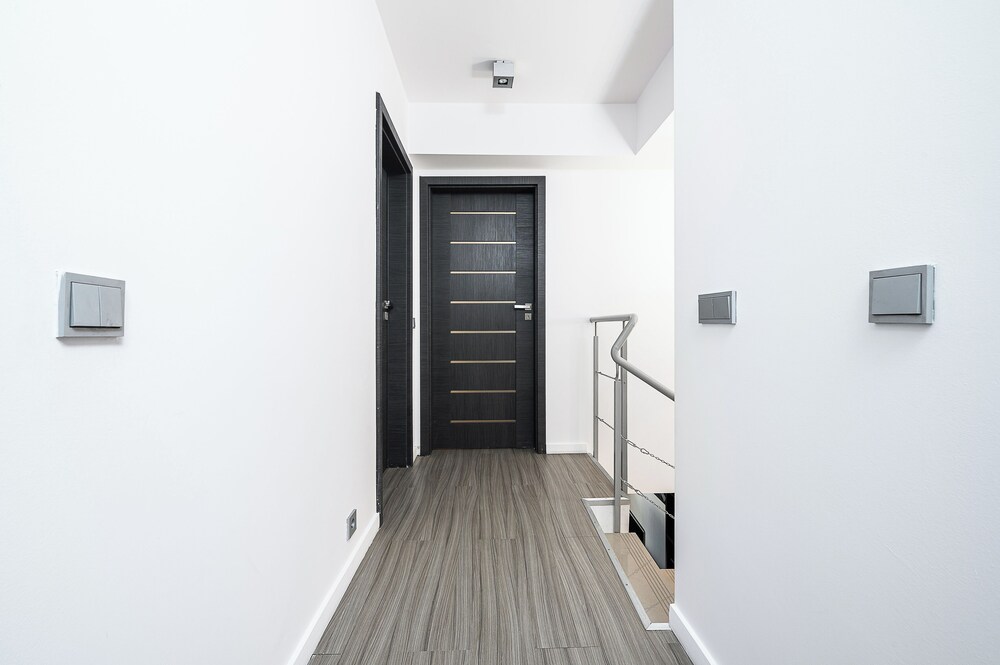 Lumina luxury 2-level apart with parking