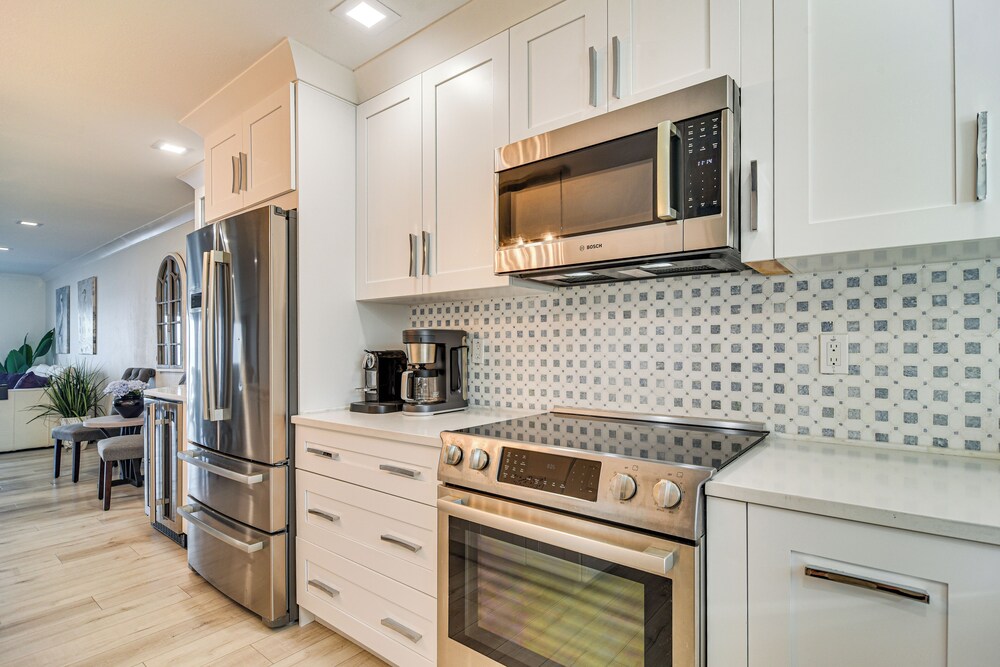 Bayfront St Petersburg Retreat 4 Mi to Downtown!