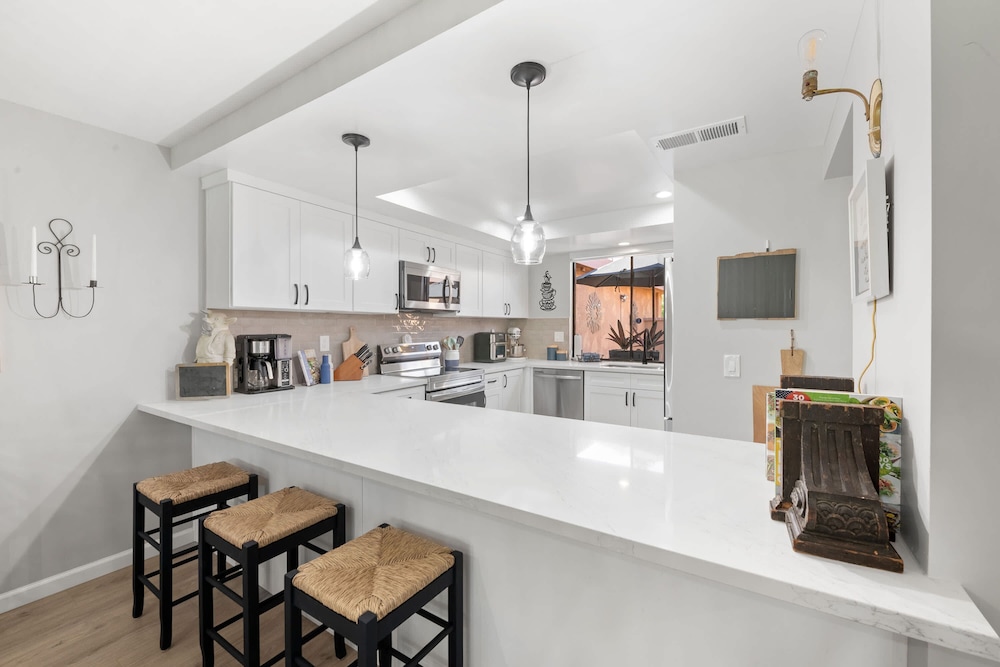 Designer Seville Condo w Golf Mountain Views