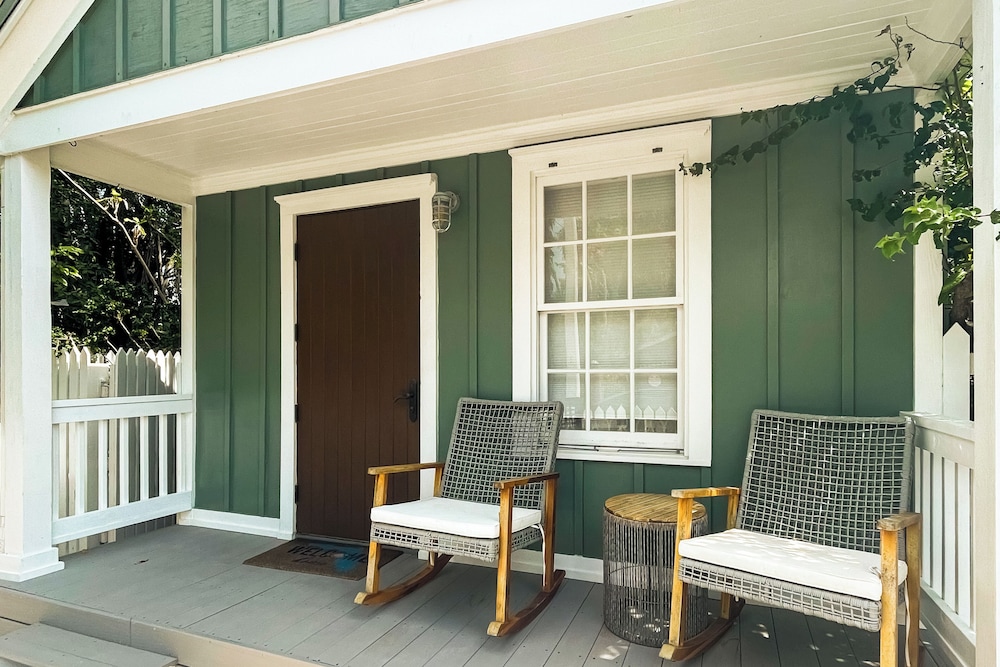 1BR Home - Colorful Cottage w/ AC, W & D, Dogs OK