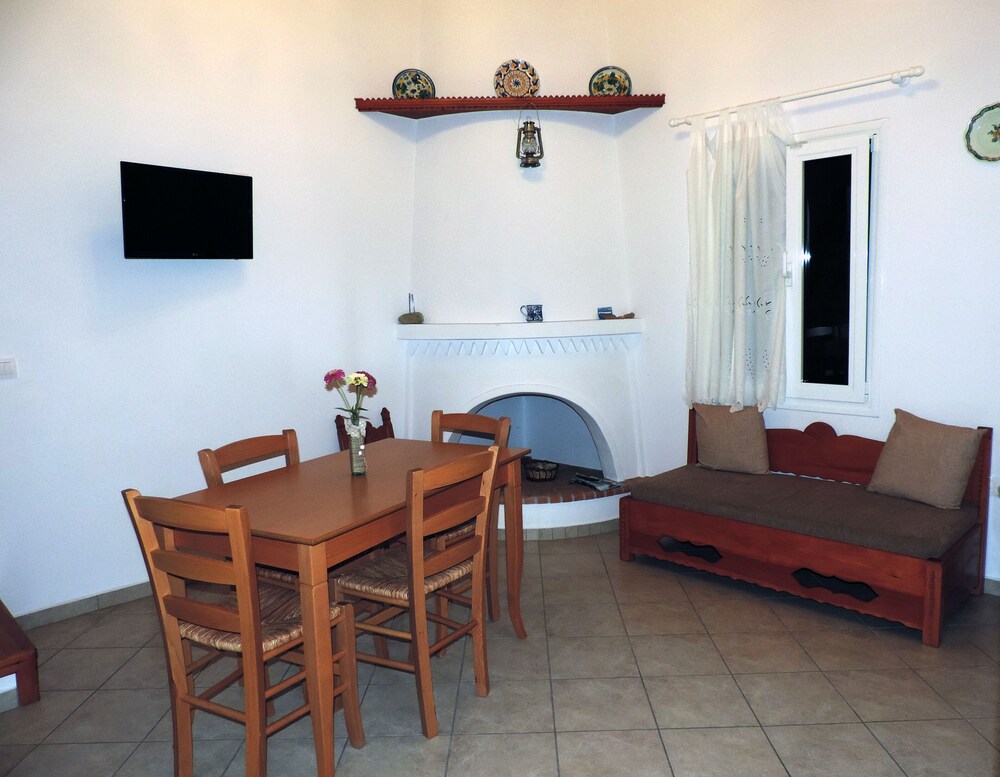 Pelagos Rooms 10m from Gyrismata Beach view 5