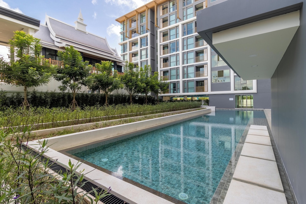 Prime Location 1BR Near Beach Club C240