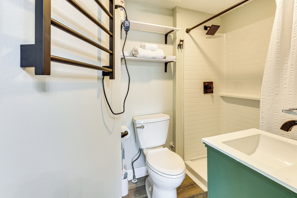 1 Mi to Camden Clark: Central Parkersburg Condo