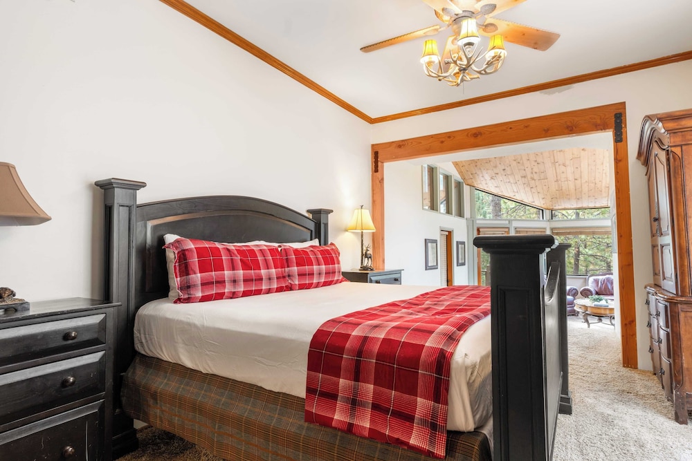 Lakeview Cabin w/ Game Room & Deck Near Ski Slopes & Trails Sleeps 20 Waterview by Avantstay