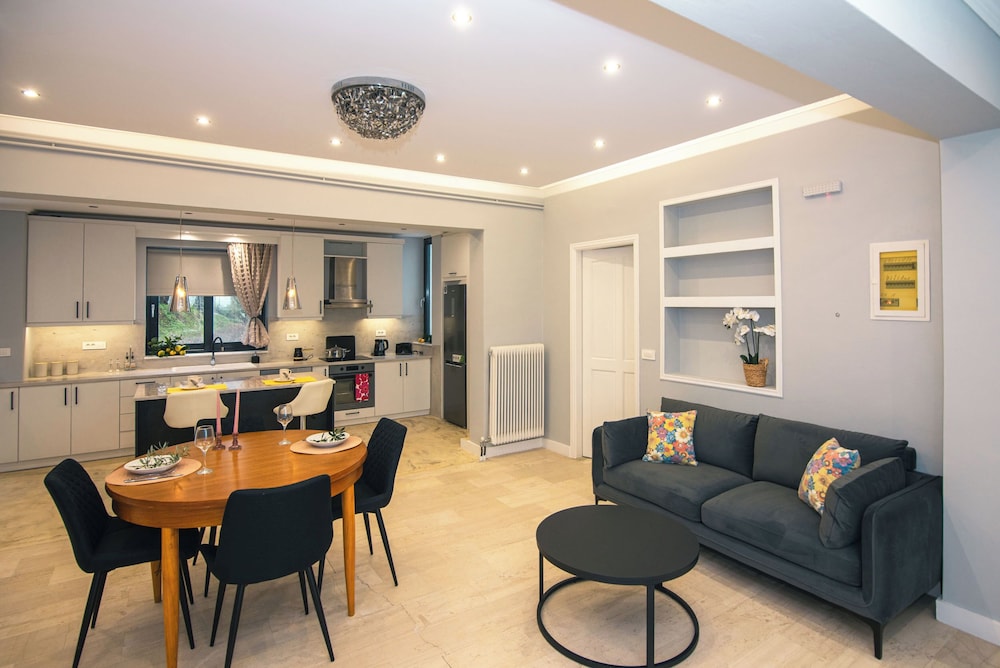 Gigi Star Luxury ApartVilla with Pool, Sea View