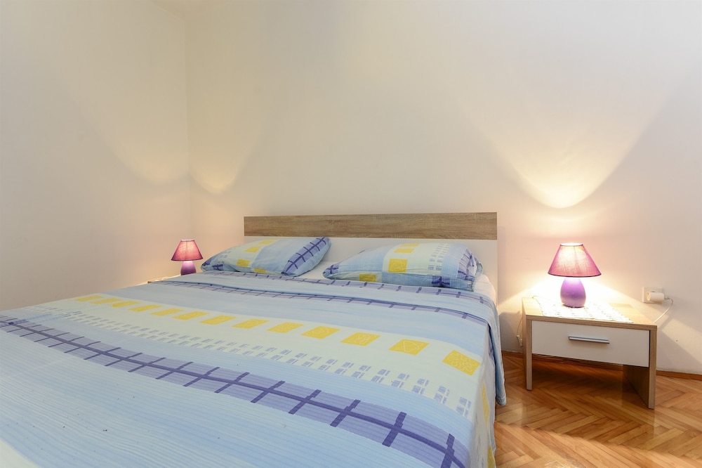 Apartments and Rooms Summercity Life view 2