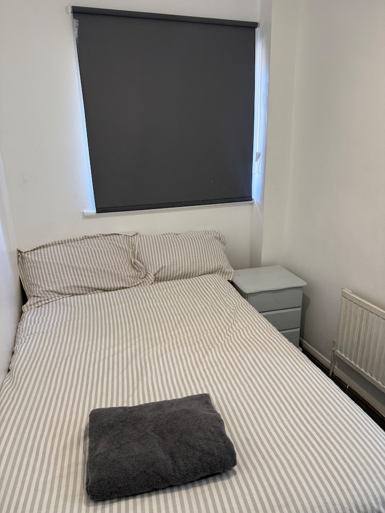 Close London City Airport- Petok - Free Parking