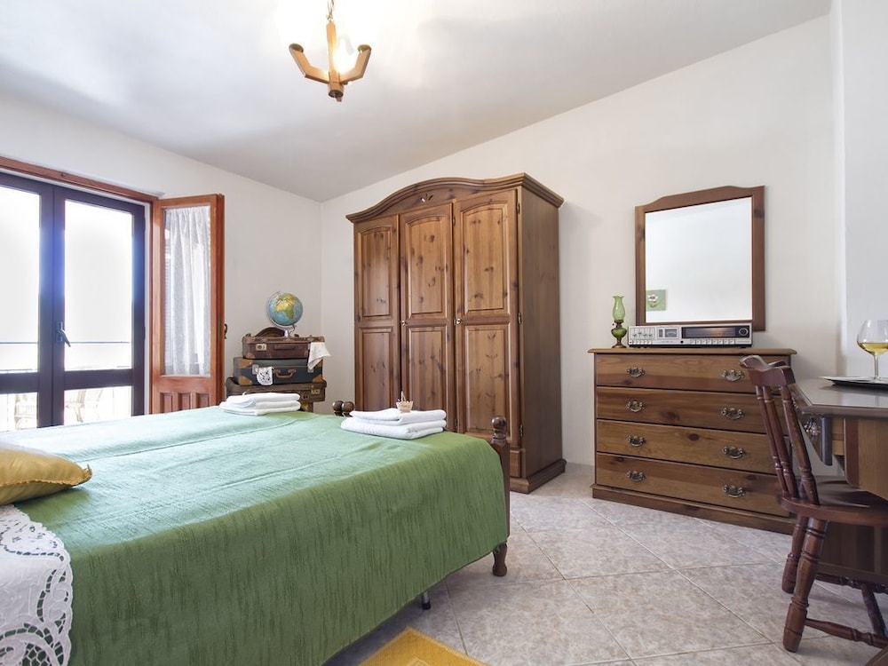 B&b Rooms Urzulei