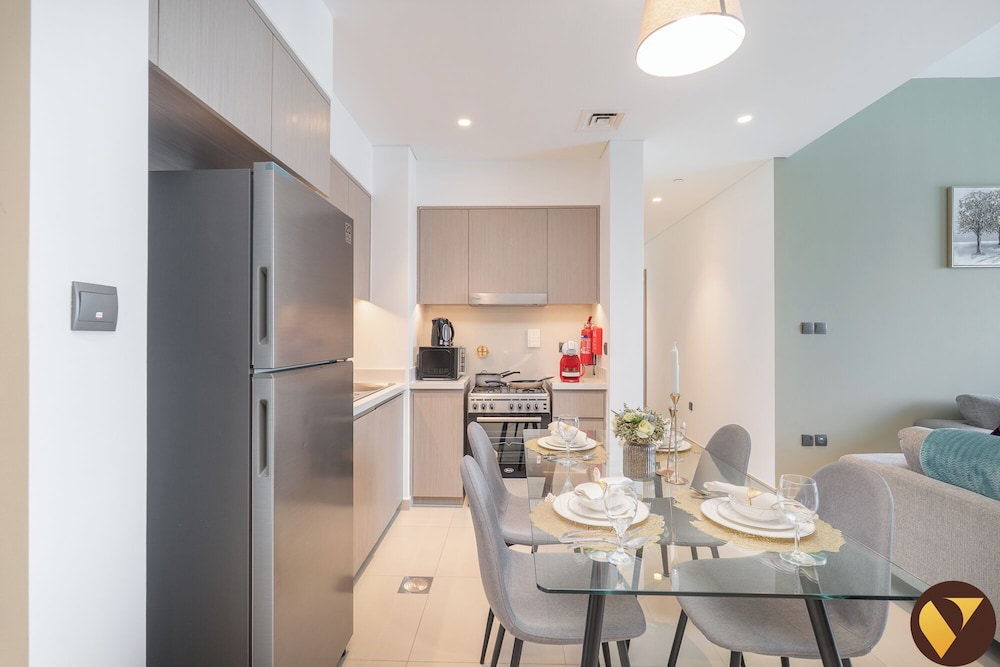 Luxury 2BR in ACT 1 Near Dubai Mall