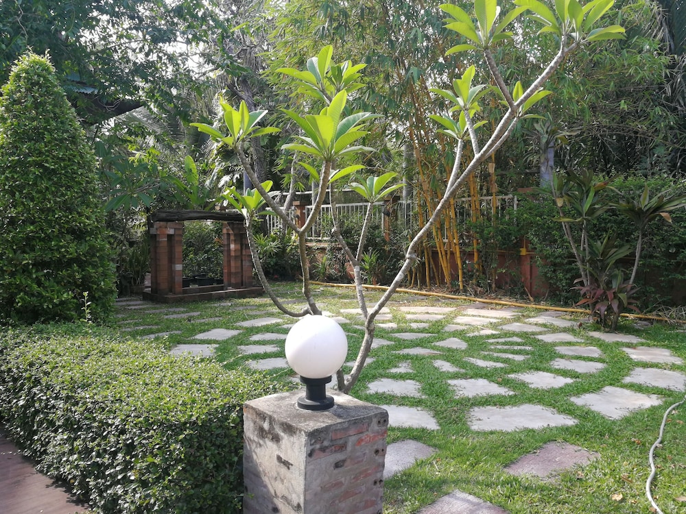 Kumkhumsriwangchai Amphawa
