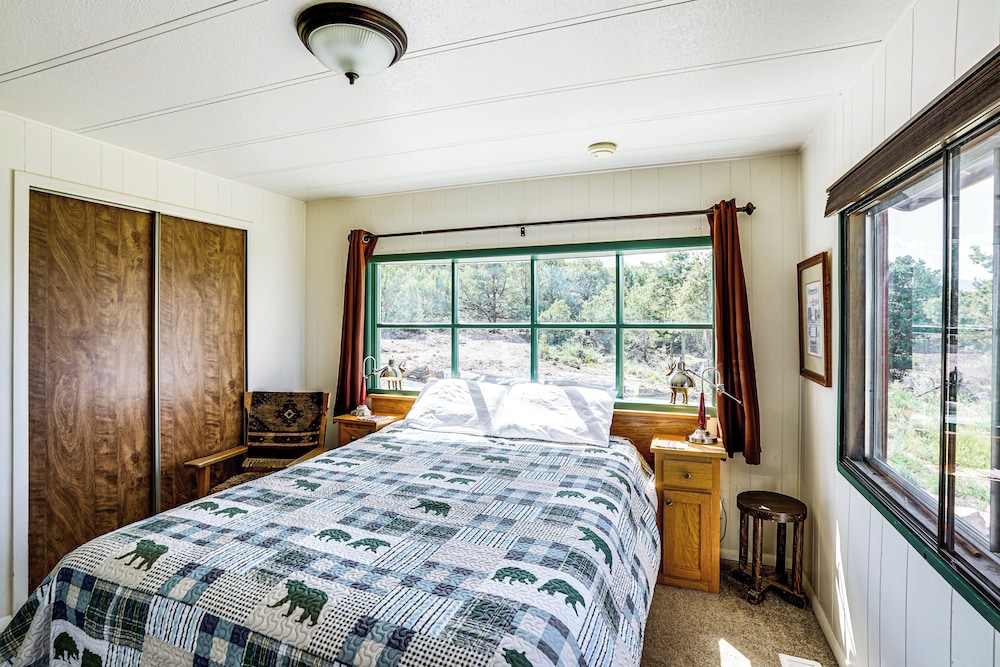 Sunset Cabin Near Moab w/ Stunning Views! view 3