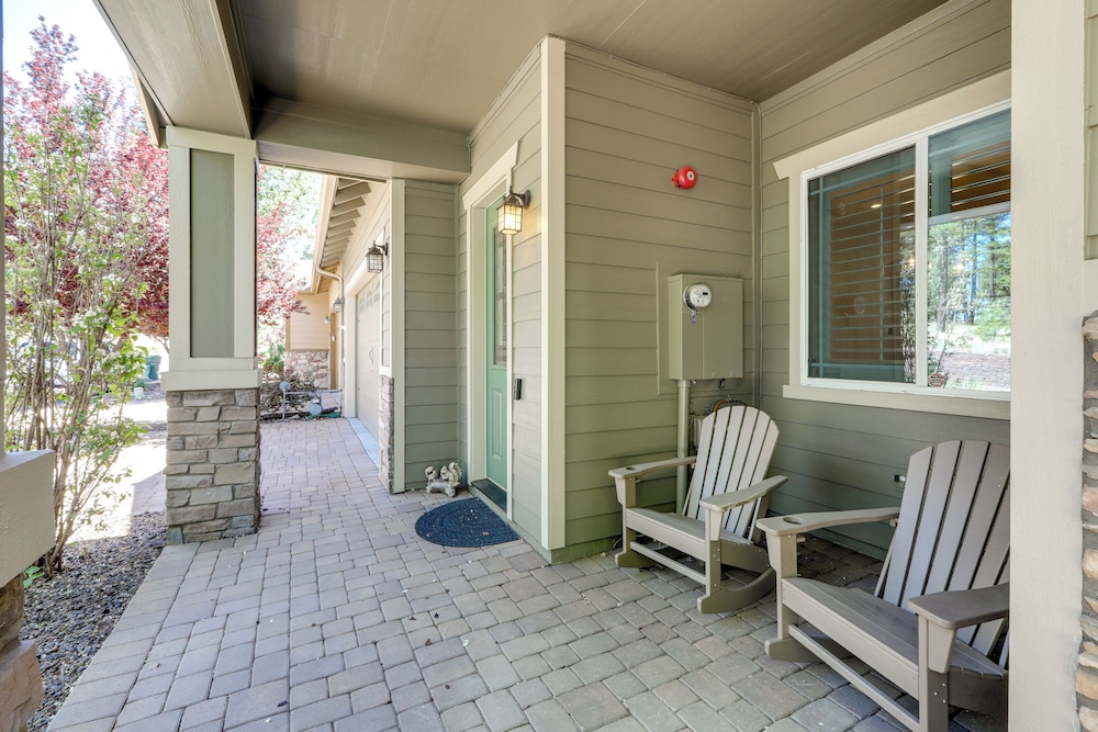 Tasteful Flagstaff Townhome w/ 2 Furnished Decks