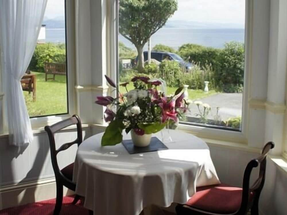 Plas Isa Hotel