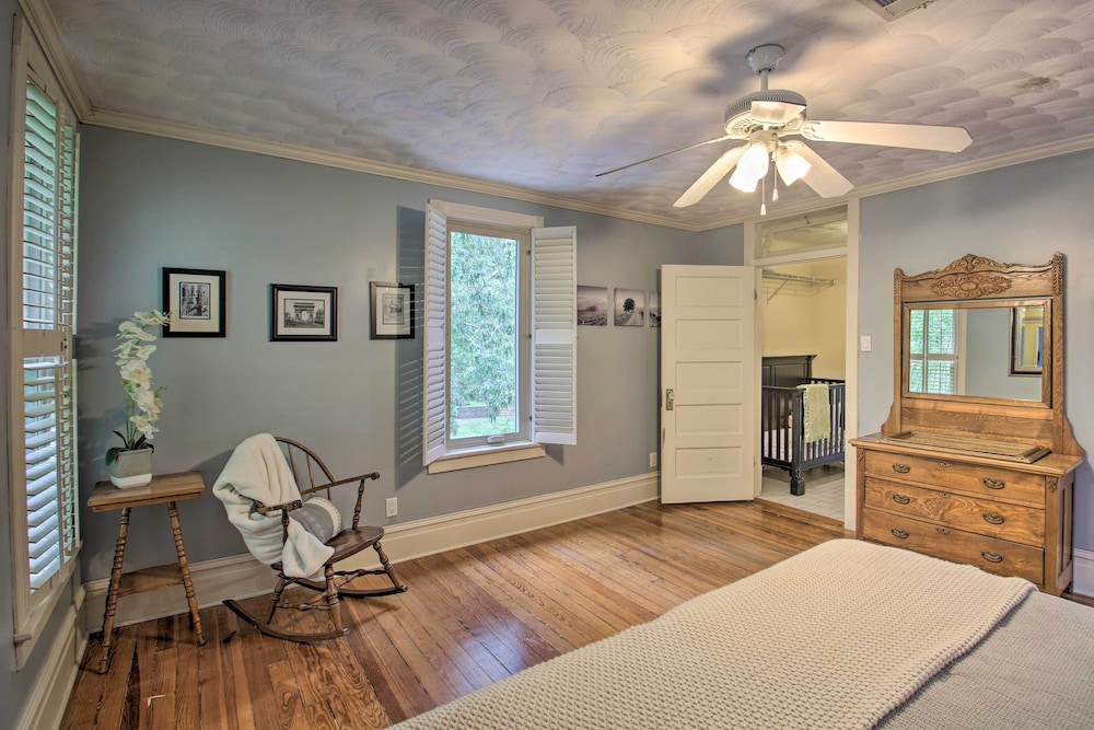 Historic Hot Springs Home < 1 Mi to Oaklawn! view 4